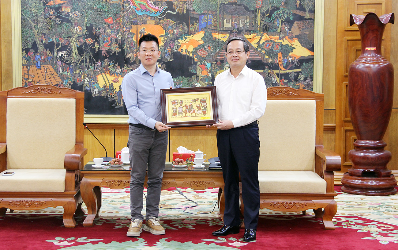Chủ tịch UBND tỉnh Phạm Hoàng Sơn tiếp và làm việc với Đoàn công tác doanh nghiệp Trung Quốc